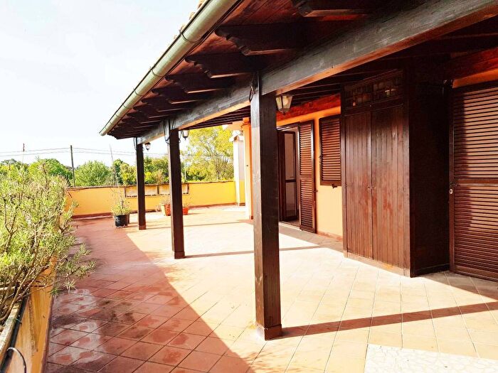 Appartamento trilocale in affitto in Via Cantinella, Trigoria, Roma