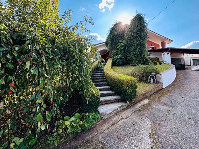 Casa con 10 locali in vendita in Frinco