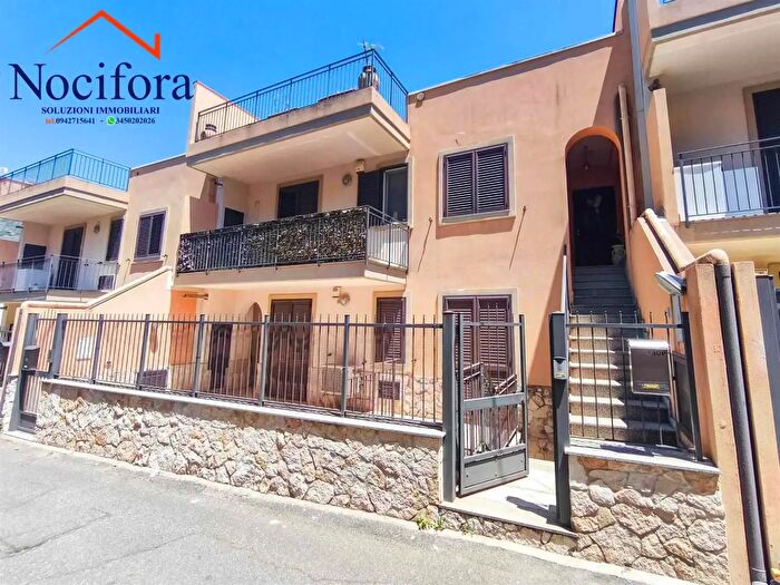 Casa quadrilocale in vendita in Via Villafranca, Nizza Di Sicilia
