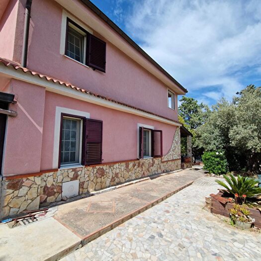 Casa con 13 locali in vendita in Misilmeri