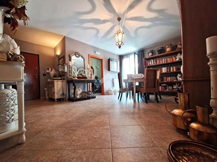 Appartamento trilocale in vendita in Via Luigi Longo, Mesagne