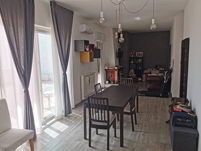 Appartamento trilocale in affitto in Via Vittorio Malcangi, Trani