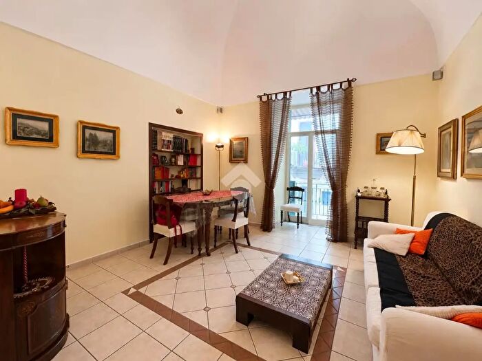 Appartamento bilocale in vendita in Via S Pantaleone, Napoli