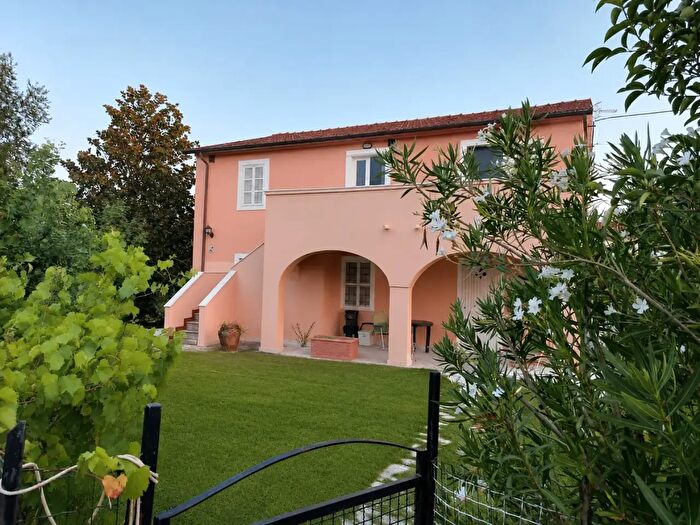 Casa con 5 locali in vendita in Via Papa Giovanni XXIII, Castelnuovo Magra