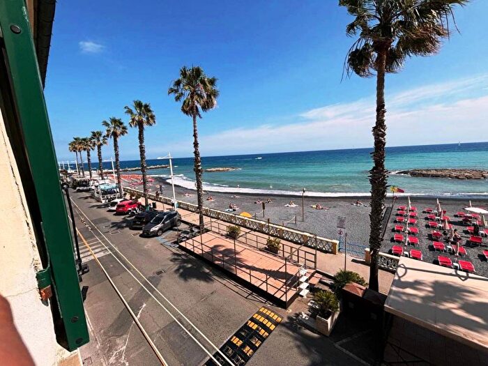 Appartamento trilocale in affitto in Porto Maurizio, Imperia