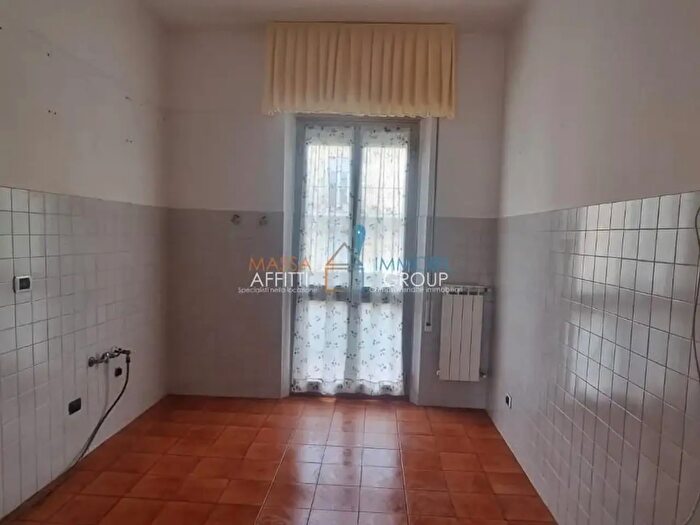 Appartamento quadrilocale in vendita in Via Montia, Carrara