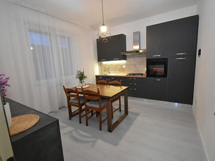 Casa con 8 locali in vendita in Vecchiano