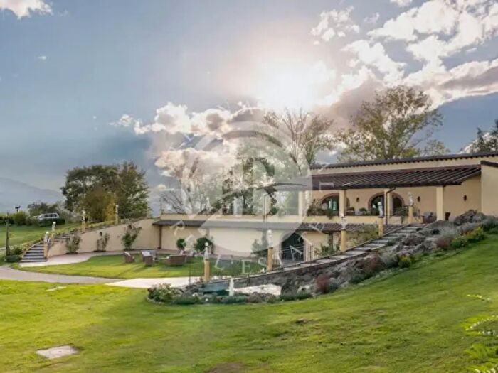 Casa con 6 locali in vendita in Vicchio