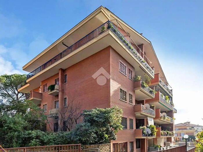 Appartamento con 5 locali in vendita in Via Lorenzo Rocci, Roma