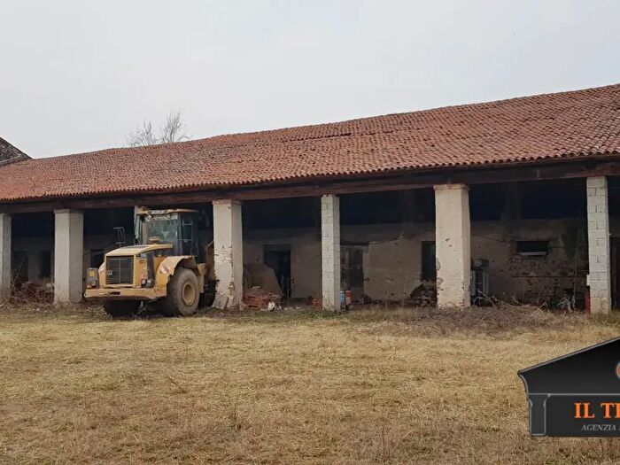 Casa con 15 locali in vendita in Via Leva, Montecchio Precalcino