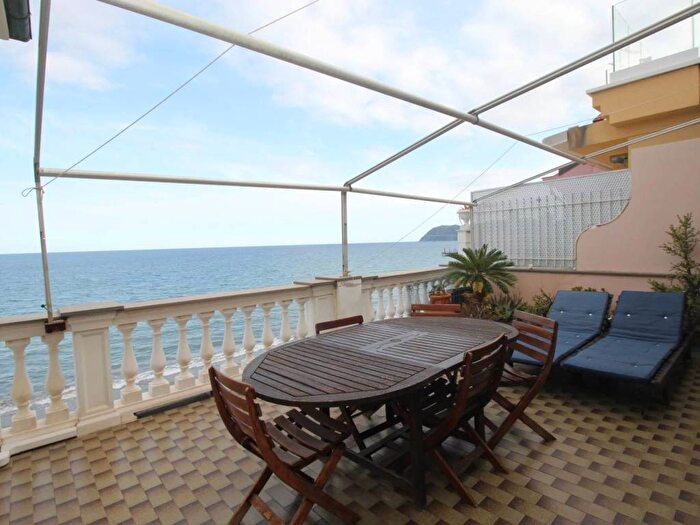 Appartamento quadrilocale in affitto in Via XX Settembre, Muretto di Alassio Stazione Corso Marconi, Alassio