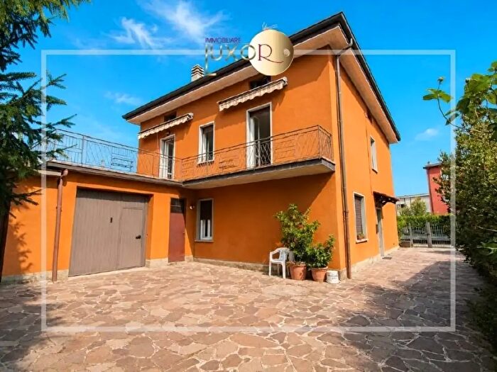 Appartamento trilocale in vendita in Via Maggio, Cassago Brianza