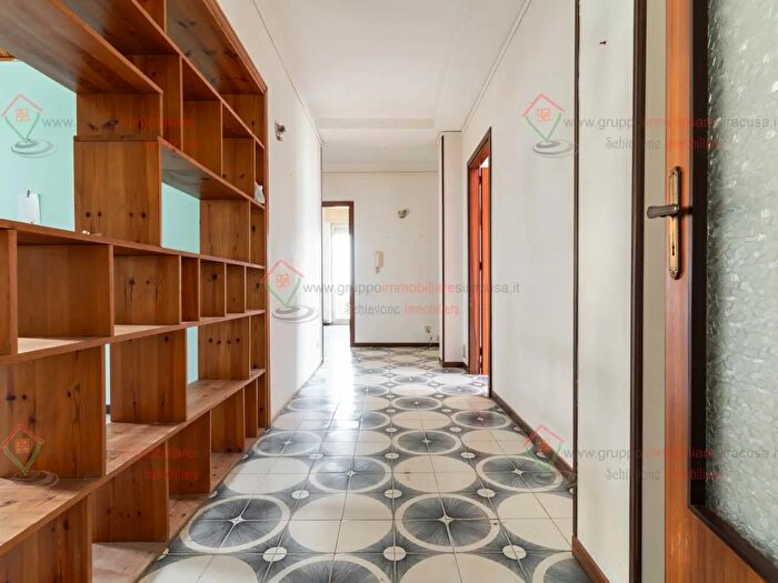 Appartamento con 5 locali in vendita in Siracusa