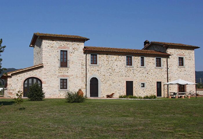Casa con 10 locali in vendita in Monsummano Terme, Monsummano Terme