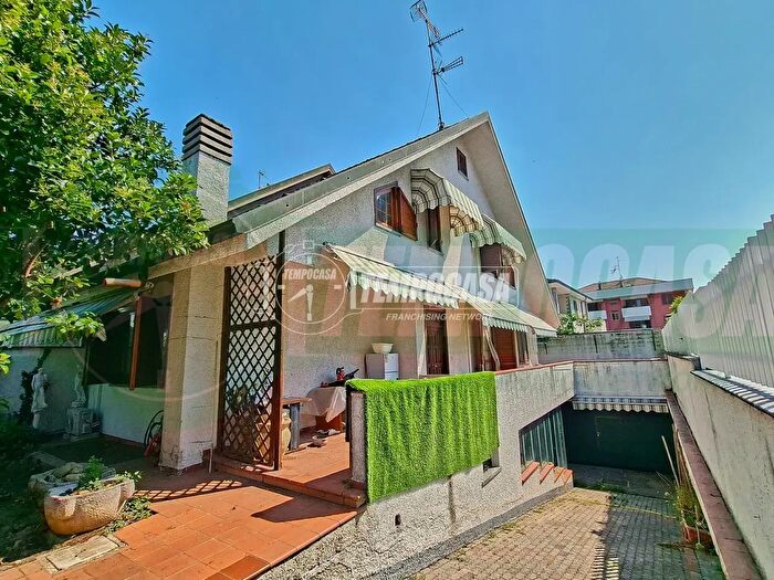 Casa con 5 locali in vendita in Via Friuli, Lainate
