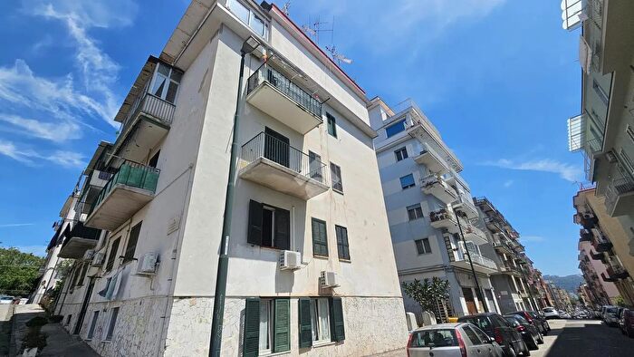 Appartamento bilocale in vendita in Via Acate, Napoli