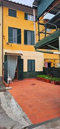 Casa con 5 locali in vendita in Piazza Aldo Moro Capannori, Capannori