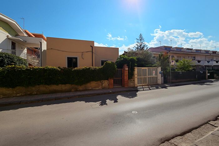 Casa quadrilocale in vendita in Via Caldera, Barcellona Pozzo Di Gotto