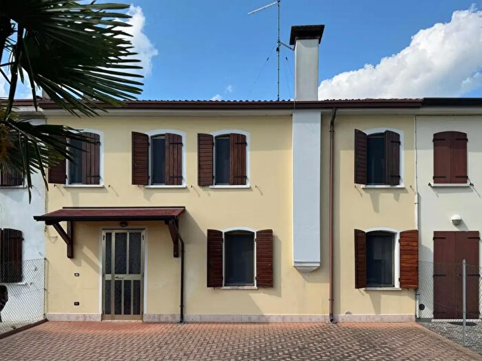 Casa in vendita in Via Pegorina Snc, Casale Di Scodosia