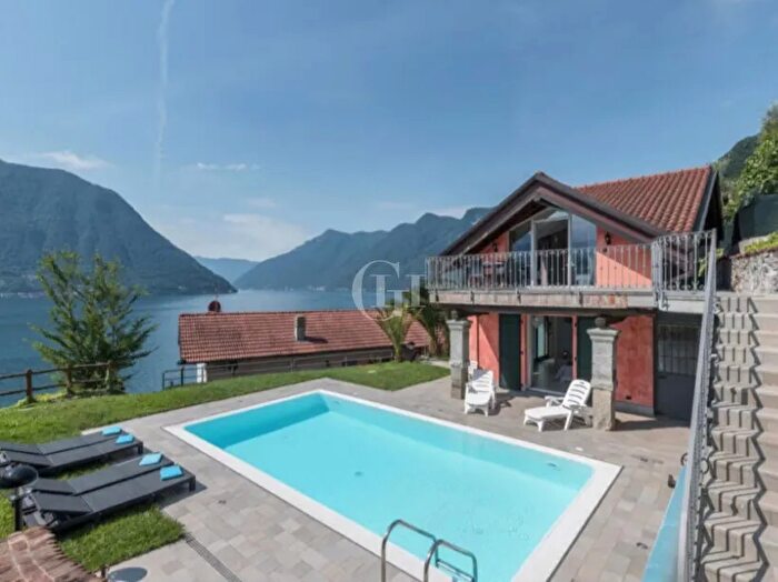 Casa con 5 locali in vendita in Colonno