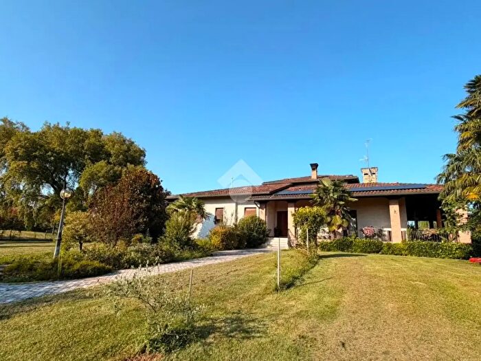 Casa quadrilocale in vendita in Via Croce, Prata Di Pordenone