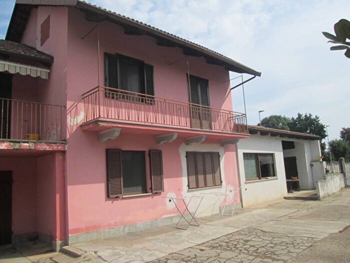 Casa con 6 locali in vendita in Via dei Volontari, Centro, Moretta