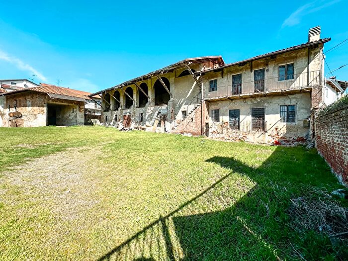 Casa con 7 locali in vendita in Via Regina Margherita N, Villarboit