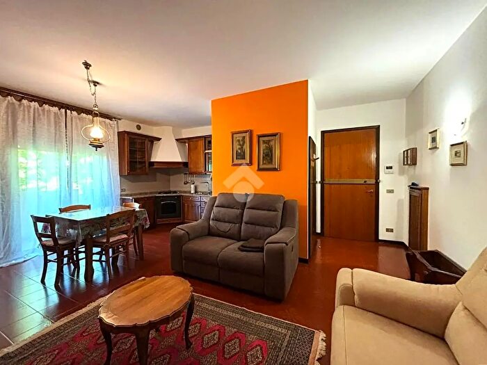Appartamento trilocale in affitto in Via Lanzaghe, Silea
