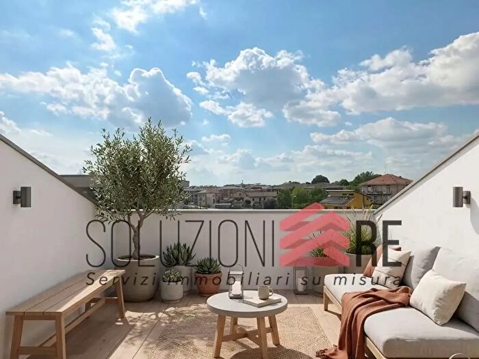 Appartamento quadrilocale in vendita in Via Parona, Novara