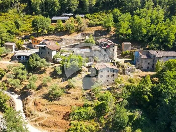 Casa con 6 locali in vendita in Bagni Di Lucca