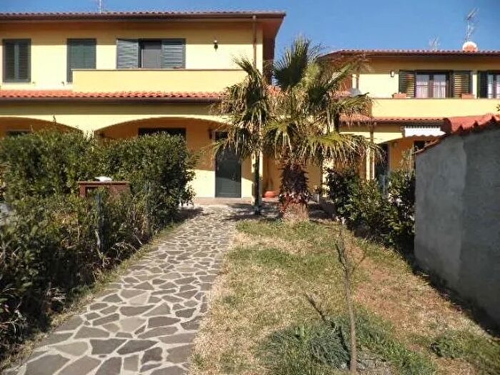 Appartamento trilocale in vendita in Castellina Marittima