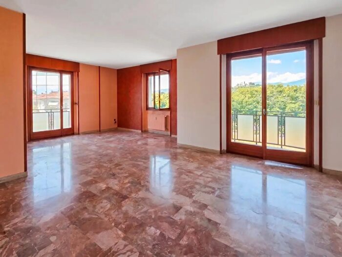 Appartamento quadrilocale in vendita in Via XXV Aprile, Brescia