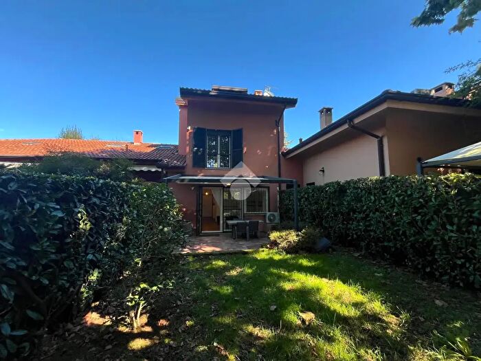 Casa trilocale in vendita in Via Principale, Correzzana