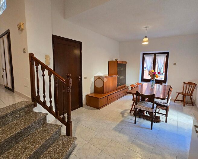 Appartamento trilocale in vendita in Vicolo Vimercati, Besana In Brianza