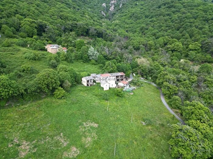 Casa con 14 locali in vendita in Via Mombracco di Robella, Sanfront
