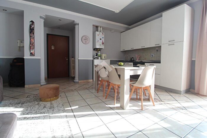 Appartamento trilocale in vendita in Piazza XXV Aprile, Cadelbosco Di Sopra