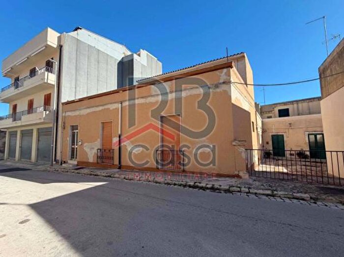 Casa con 6 locali in vendita in Via Raffaello, Ispica