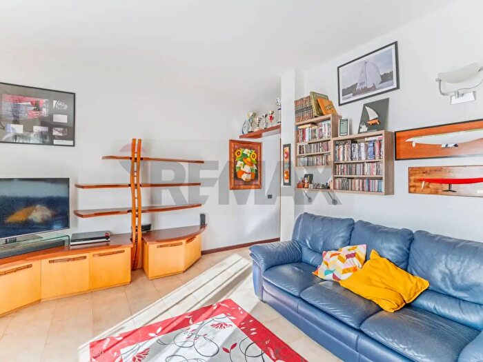 Appartamento trilocale in vendita in Via Ugo Foscolo, Cassano Magnago