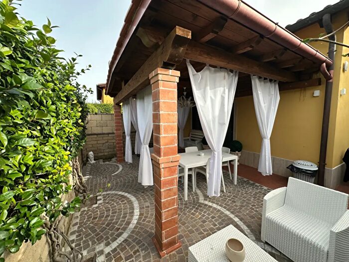 Casa quadrilocale in vendita in Via Arturo Pompeati Luchini, Fiumicino