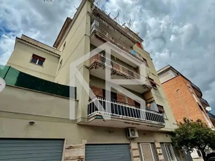 Appartamento trilocale in vendita in Via dei Colombi, Roma