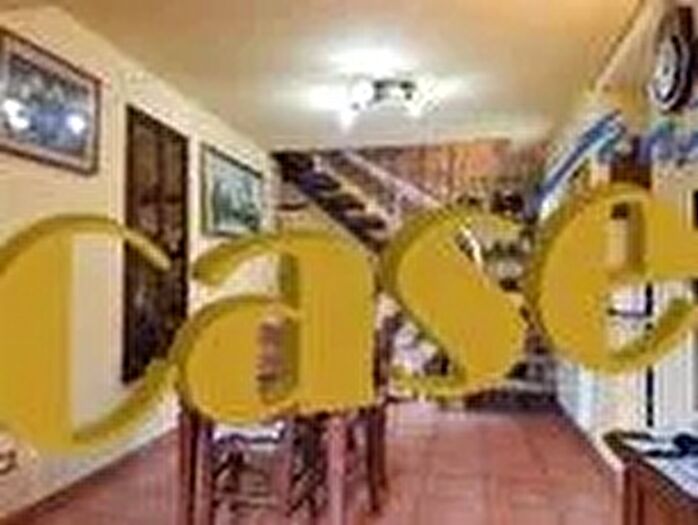 Casa con 7 locali in vendita in Camaiore