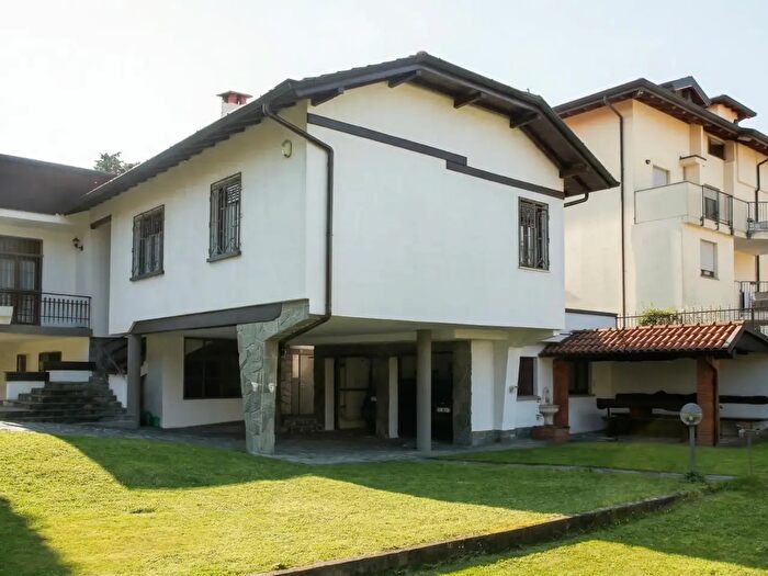 Casa trilocale in vendita in Via Edmondo De Amicis, San Vittore Olona