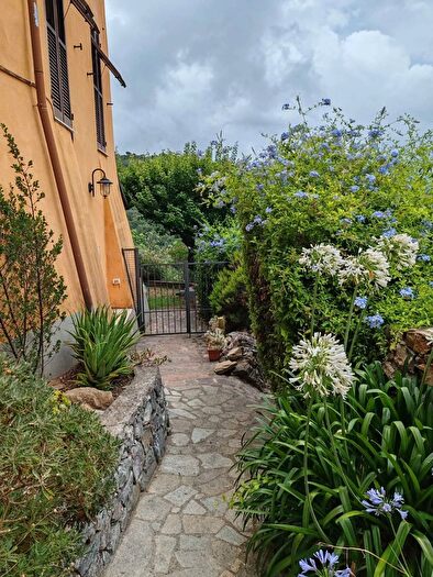 Casa bilocale in vendita in Via Mare, Villa Faraldi