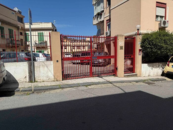 Appartamento con 6 locali in vendita in Via Palermo, Messina