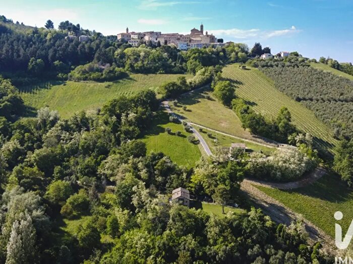 Casa con 8 locali in vendita in Via Contrada Balciana, Poggio San Marcello