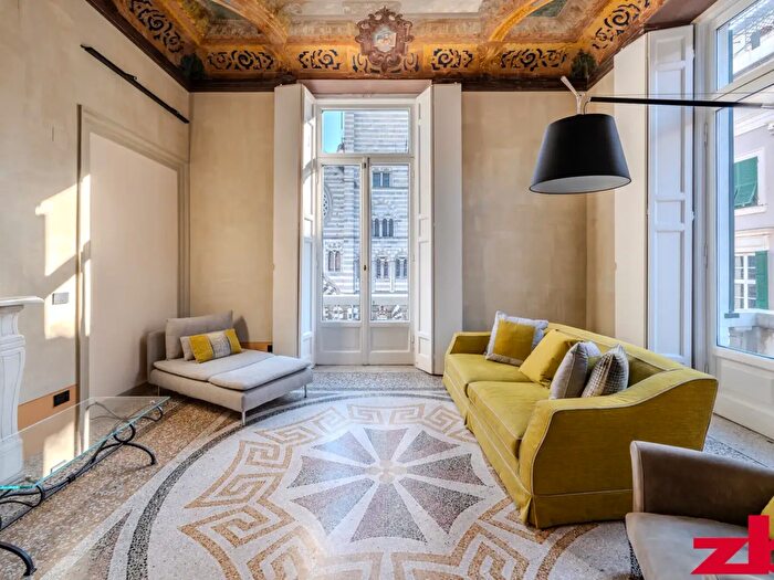 Appartamento con 5 locali in vendita in Via San Lorenzo, Genova