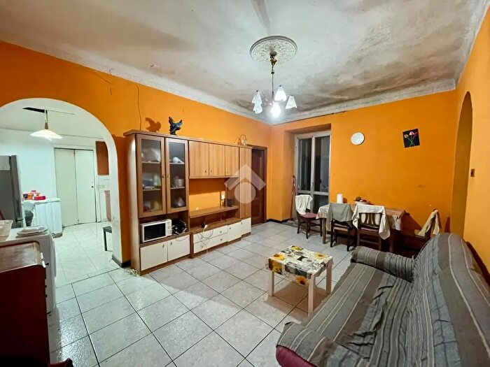 Appartamento con 7 locali in vendita in Via Corniglianod, Genova