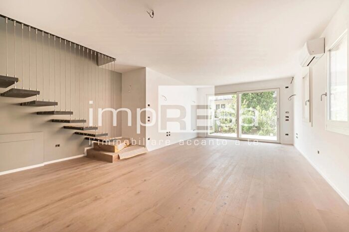 Casa con 8 locali in vendita in Borgo Fiume, Treviso