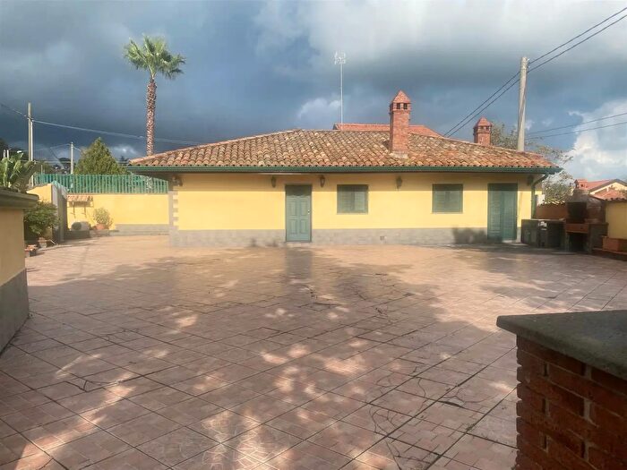 Casa quadrilocale in affitto in Via Silvio Pellico, Aci Sant'Antonio