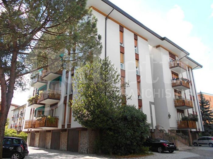 Appartamento con 5 locali in affitto in via montegrappa, Eden Tribunale, Treviso